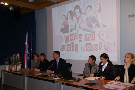 Na sliki predstavniki organizatorjev (od leve): Mojca Senčar, Mojca Činč Gruntar, dr. Igor Lukšič, Ana Žličar, Andreja Verovšek in Julijana Zucchiati Godina